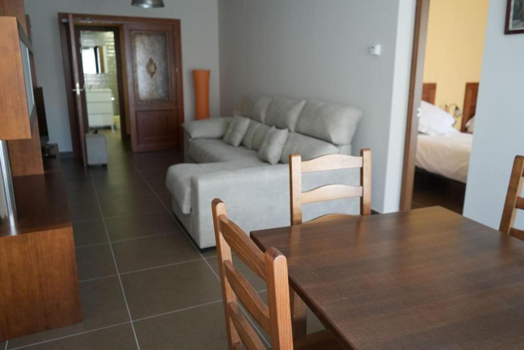 Apartamentos Turisticos Empecinado Roa ภายนอก รูปภาพ